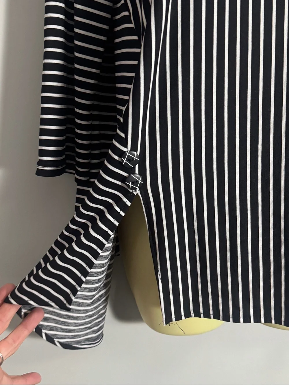 Joseph Ribkoff Striped Tunic Top Shirt button sz 6 Black White 3/4 Sleeve Canada - Picture 8 of 9